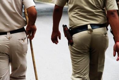 Ein freiberuflicher glucksspiele entwickler in indien von der polizei festgenommen